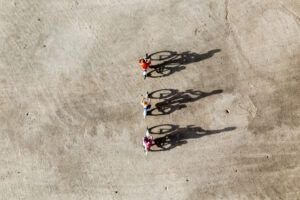 ANAMORFOSI: QUANDO L’ILLUSIONE GRAFICA DIVENTA UNA TENDENZA